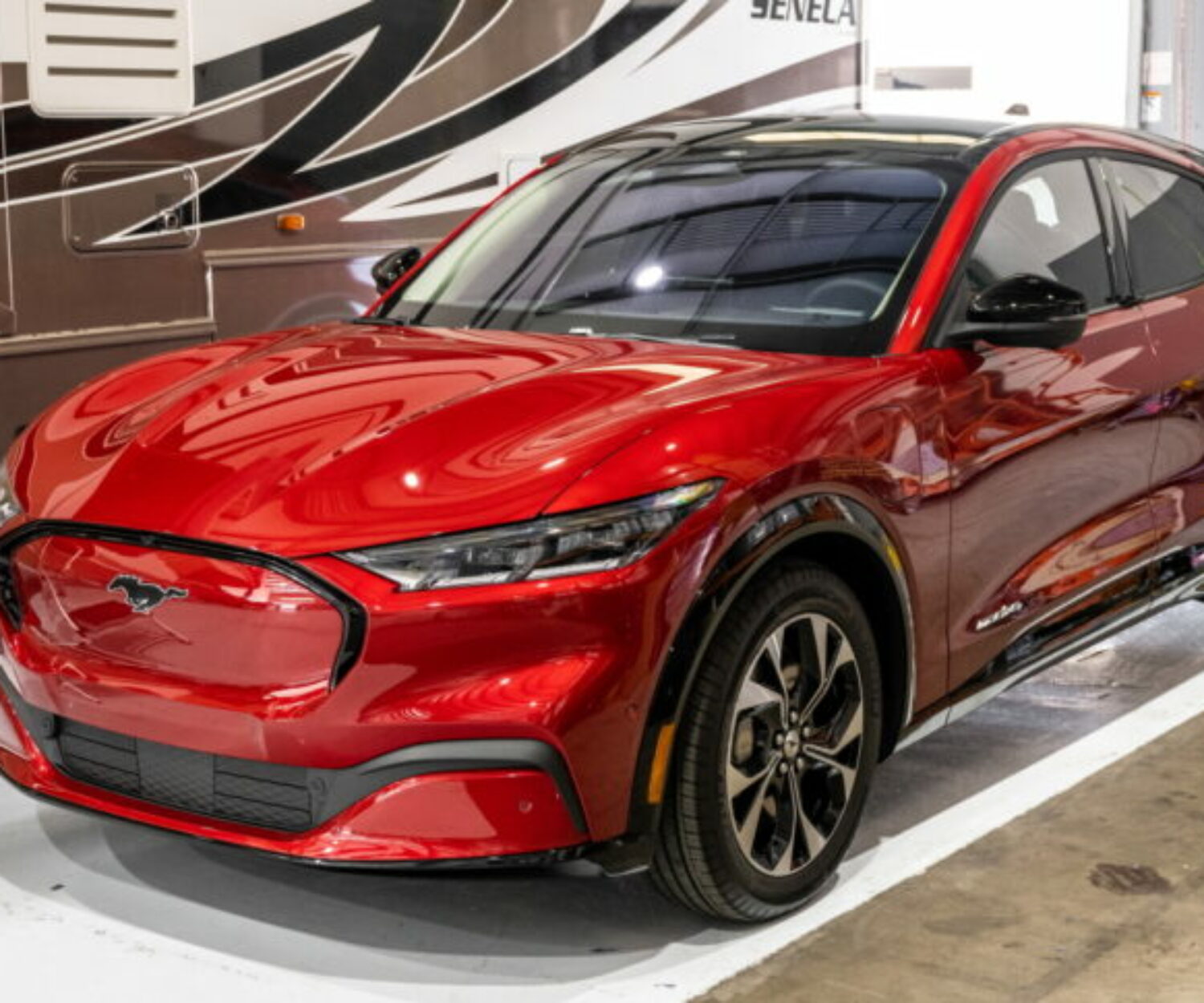 Car Detailing at Ceramic Garage Modesto 768x485 1